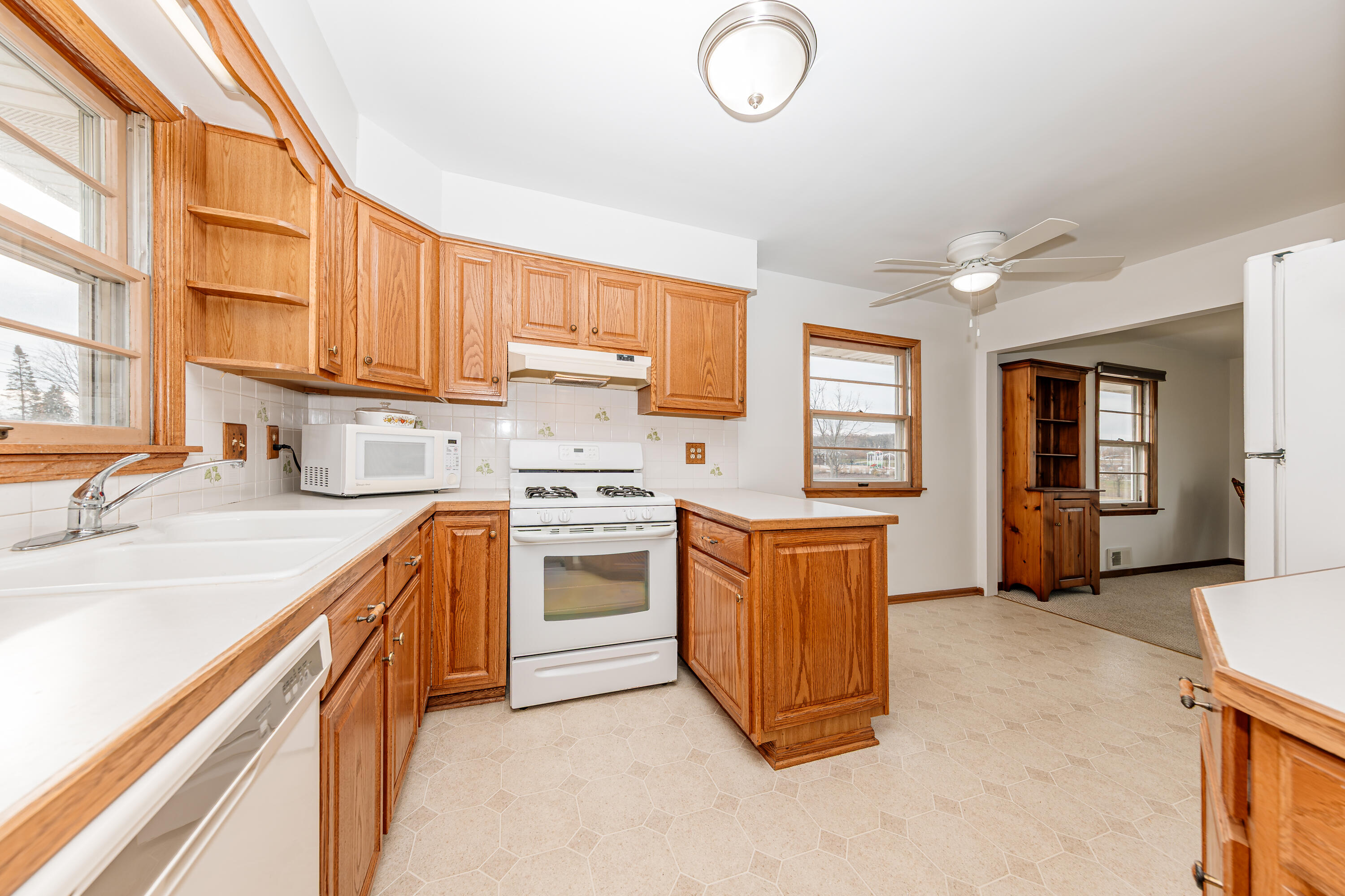 2327 Ohio Street Racine, WI 53405 - Photo 10 of 34 2327 Ohio St-12