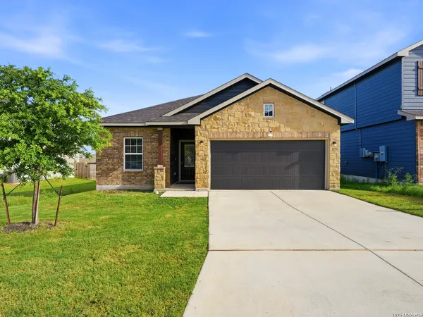 $2,100 | 11718 Classmore Gap, San Antonio, TX 78245