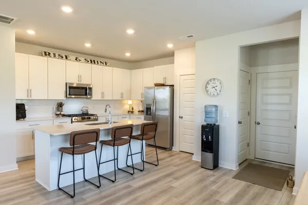 $349,900 | 2630 Comanche Court, Columbia, TN 38401