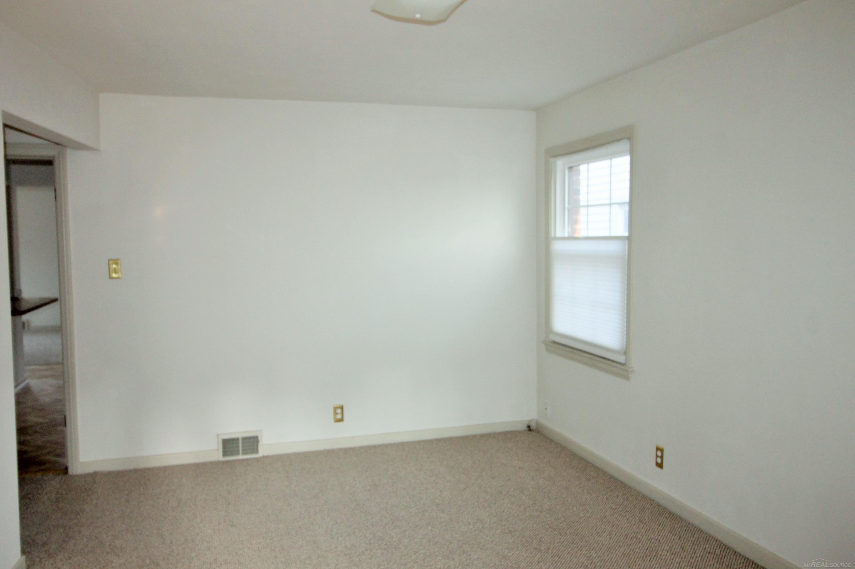 307-309 Rivard Boulevard Grosse Pointe, MI 48230 - Photo 30 of 41 50135199-002d5307-9e6b-44db-8068-a880f9b08e5c.JPG
