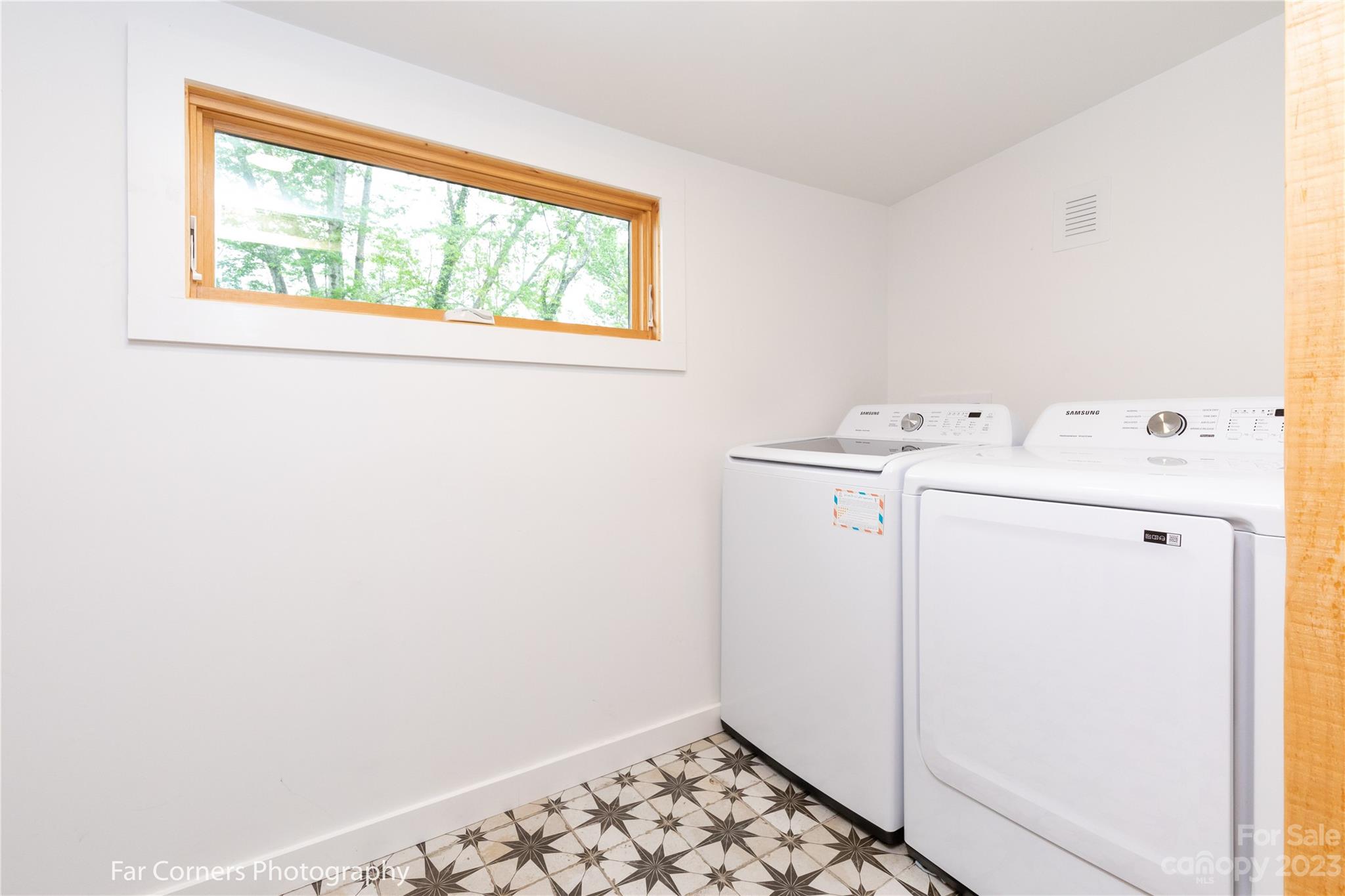 29 South School Road Marshall, NC 28753 - Photo 18 of 24 a utility room with dryer and washer