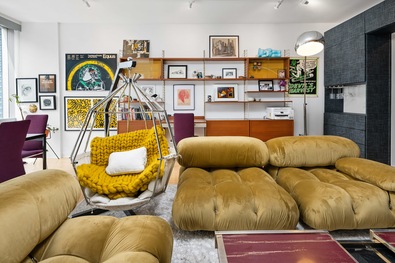 8 East Randolph Street, Unit 2906 Chicago, IL 60601 - Photo 4 of 13 a living room with furniture and a painting