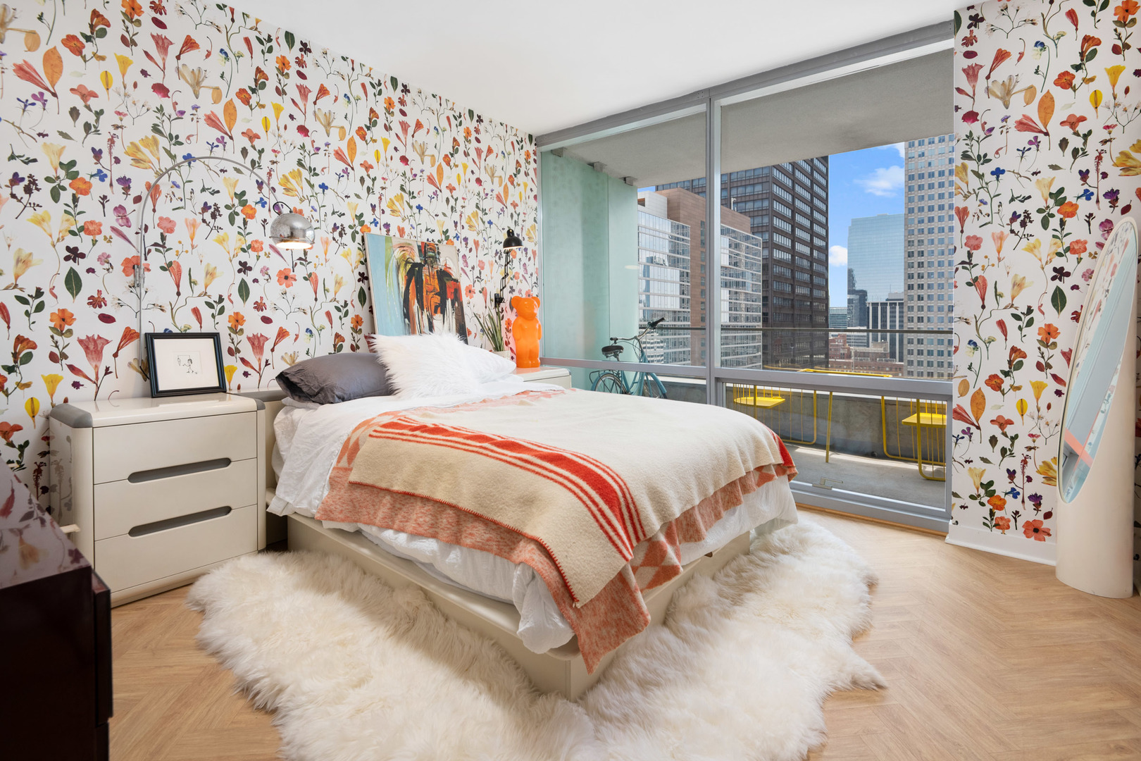 8 East Randolph Street, Unit 2906 Chicago, IL 60601 - Photo 10 of 13 a bedroom with a bed and a window