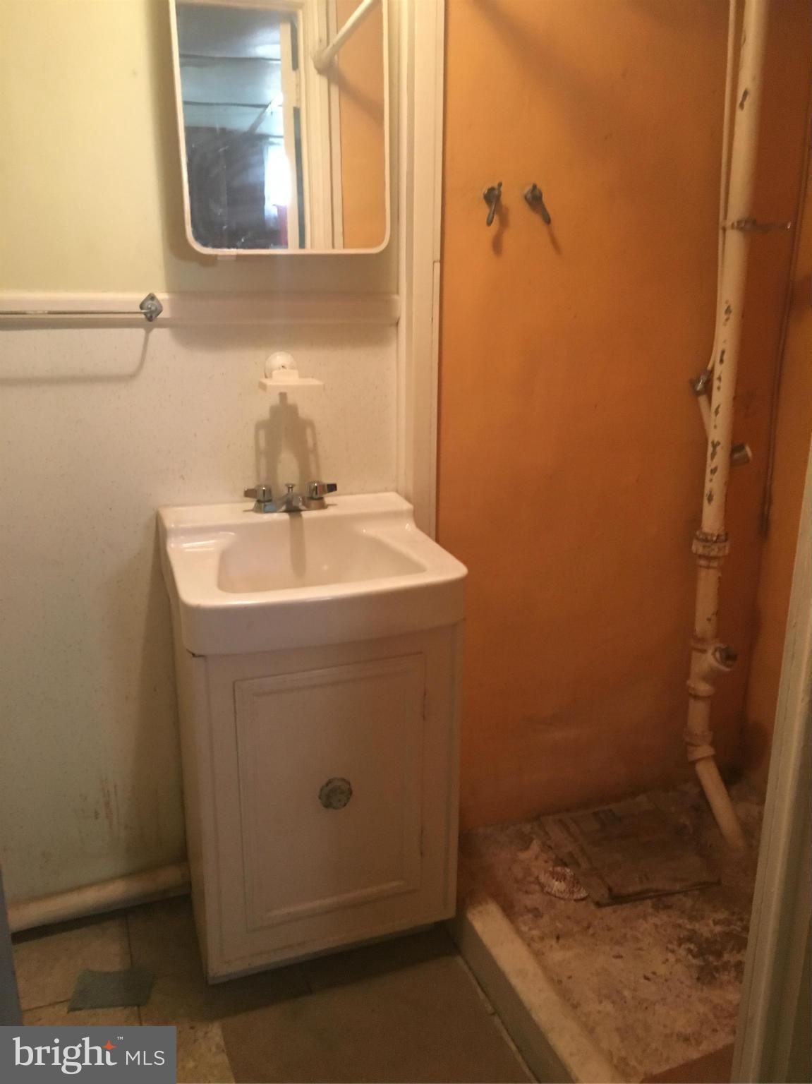1753 Yakona Road Baltimore, MD 21234 - Photo 16 of 21 Bath