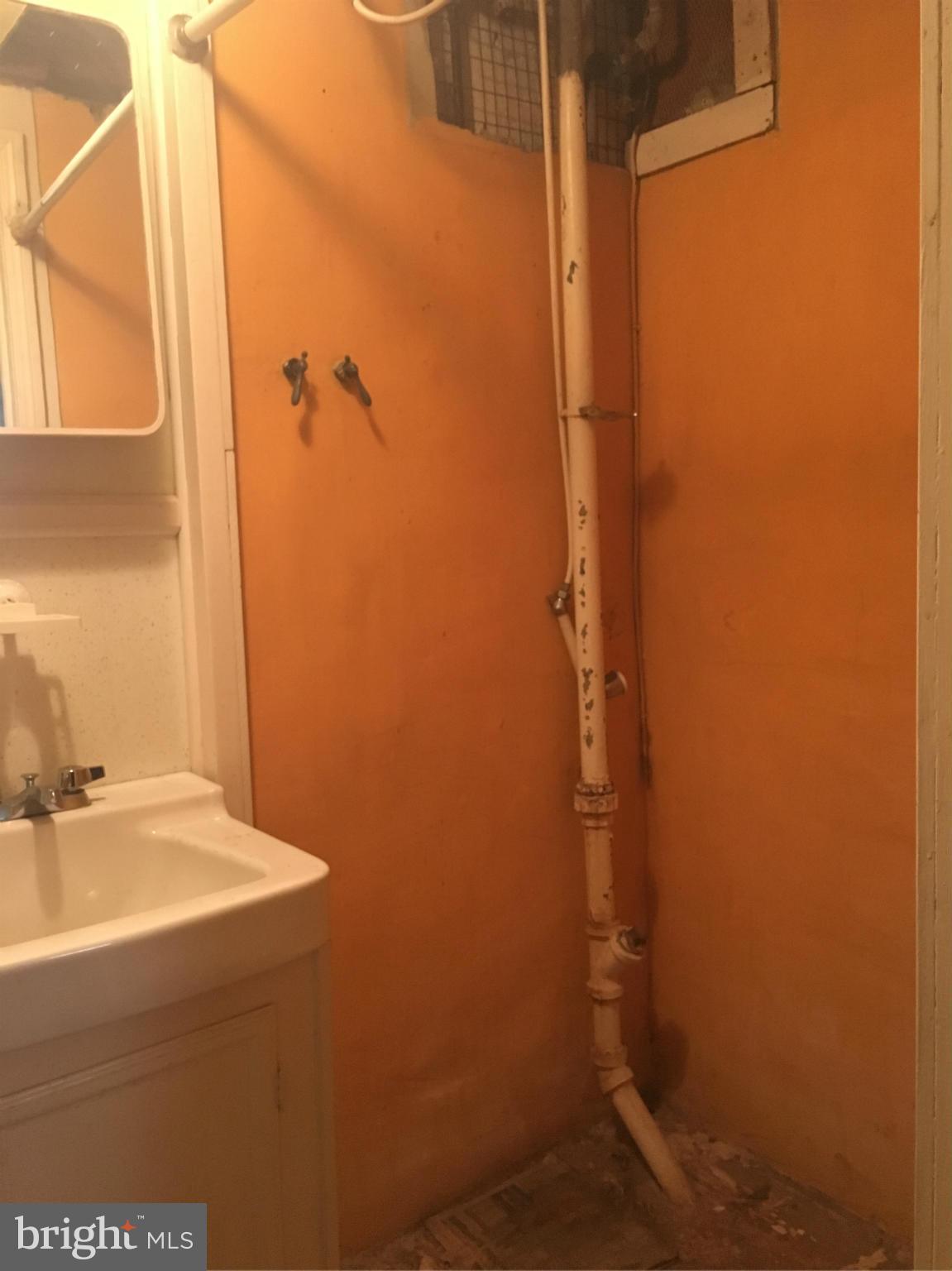 1753 Yakona Road Baltimore, MD 21234 - Photo 17 of 21 Bath