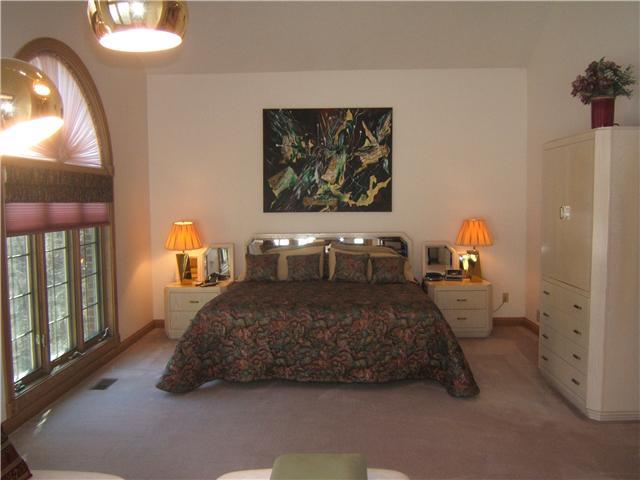 10051 Fall Creek Road Indianapolis, IN 46256 - Photo 9 of 12 Gallery Image 9
