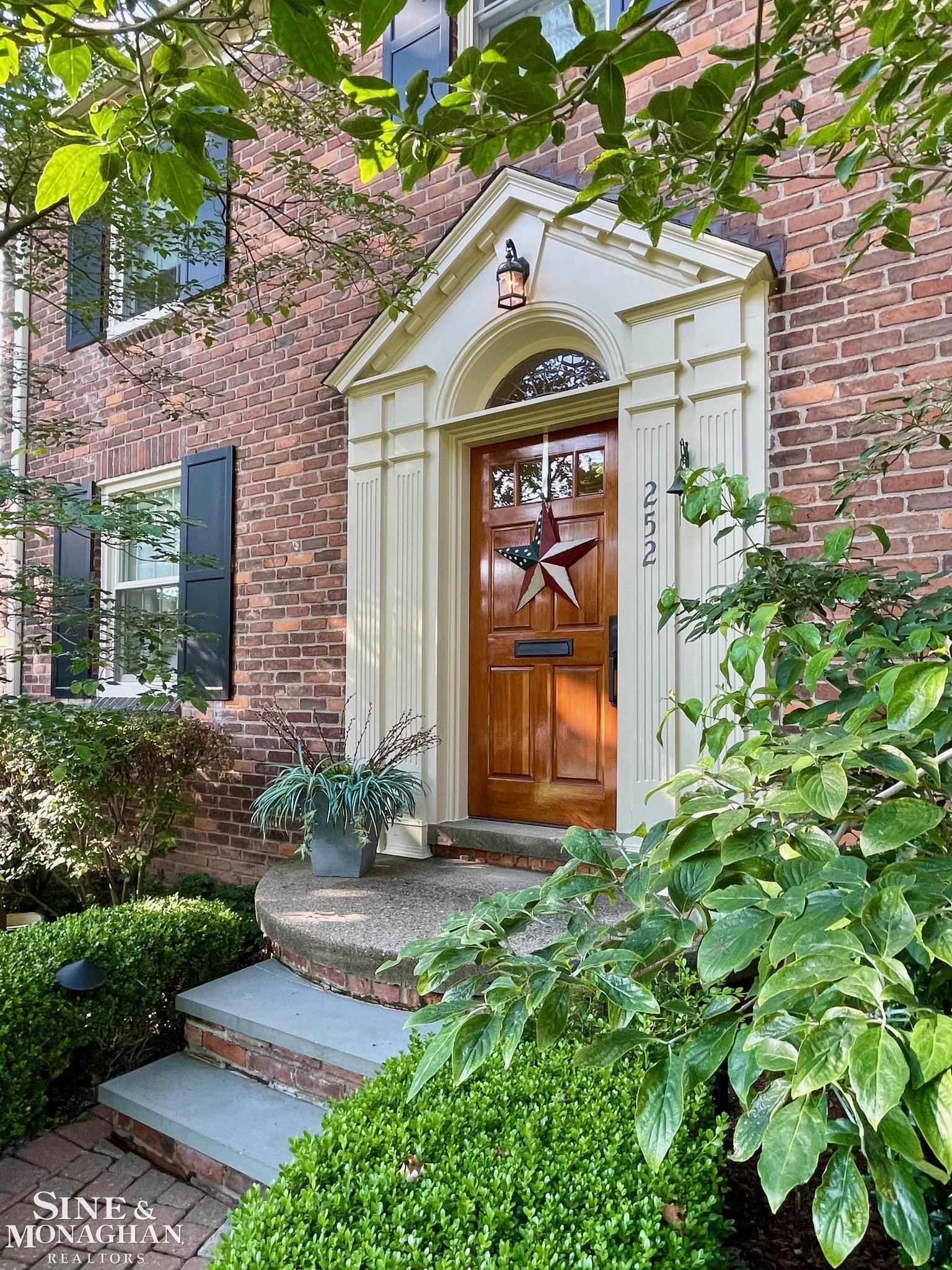 252 Moran Road Grosse Pointe, MI 48236 - Photo 2 of 43 50151074-36119fc1-fd9d-41b1-9e5f-fc02bc781ed6.JPG
