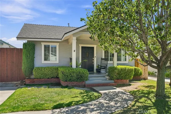 $900,000 | 810 West Olive Avenue, Monrovia, CA 91016