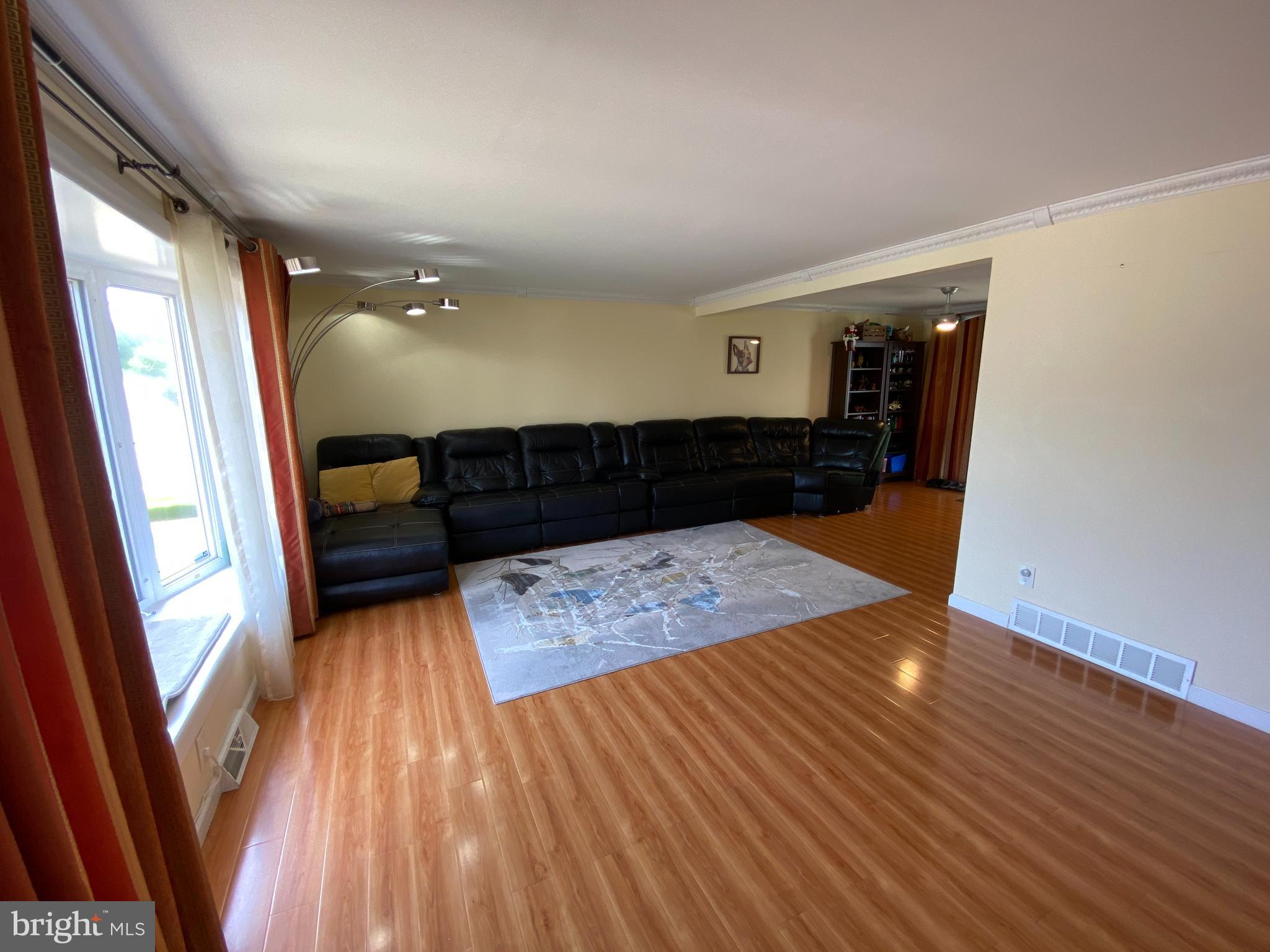 808 Densmore Road Philadelphia, PA 19116 - Photo 5 of 45 Gallery Image 5