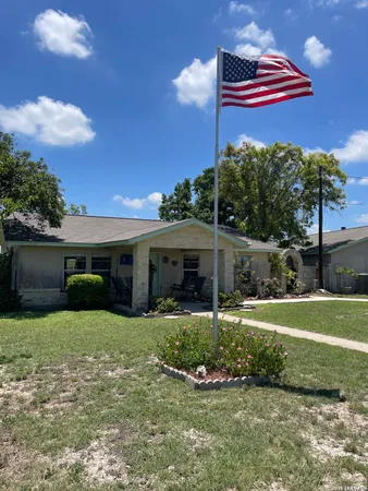 $740,000 | 402 County Road 574, Castroville, TX 78009