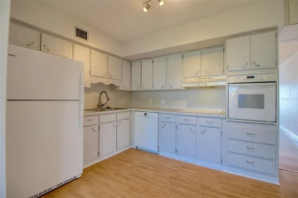 $1,800 | 2450 Canadian Way, Unit 26, Clearwater, FL 33763