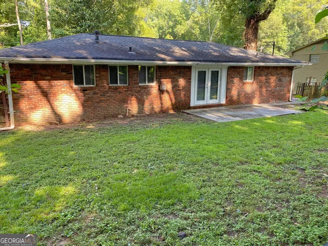a view of a backyard of the house