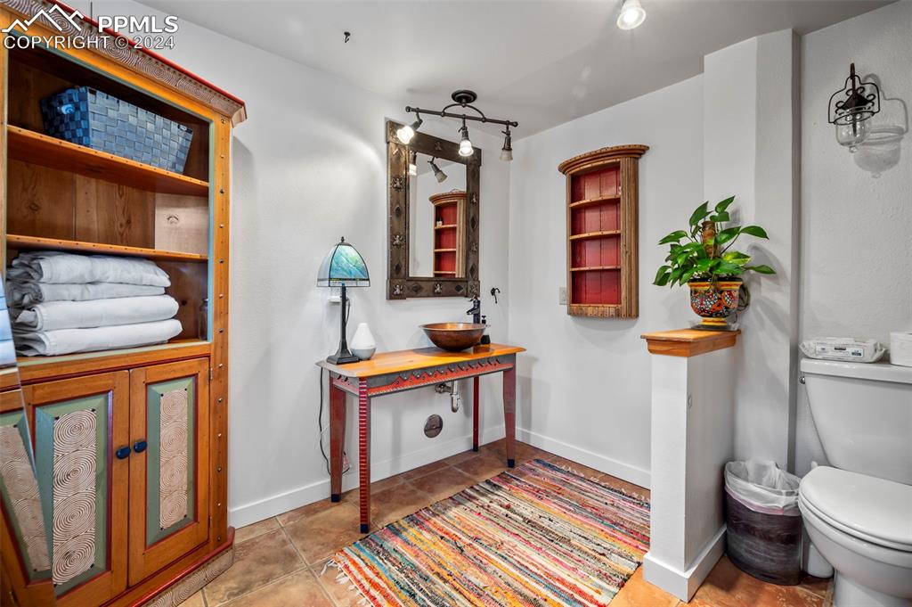 925 High Road Manitou Springs, CO 80829 - Photo 16 of 20 a bathroom with a sink a toilet and shower