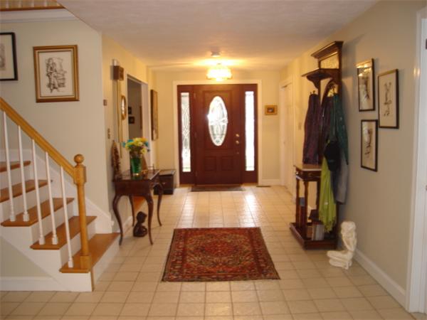 a view of entryway with a rug