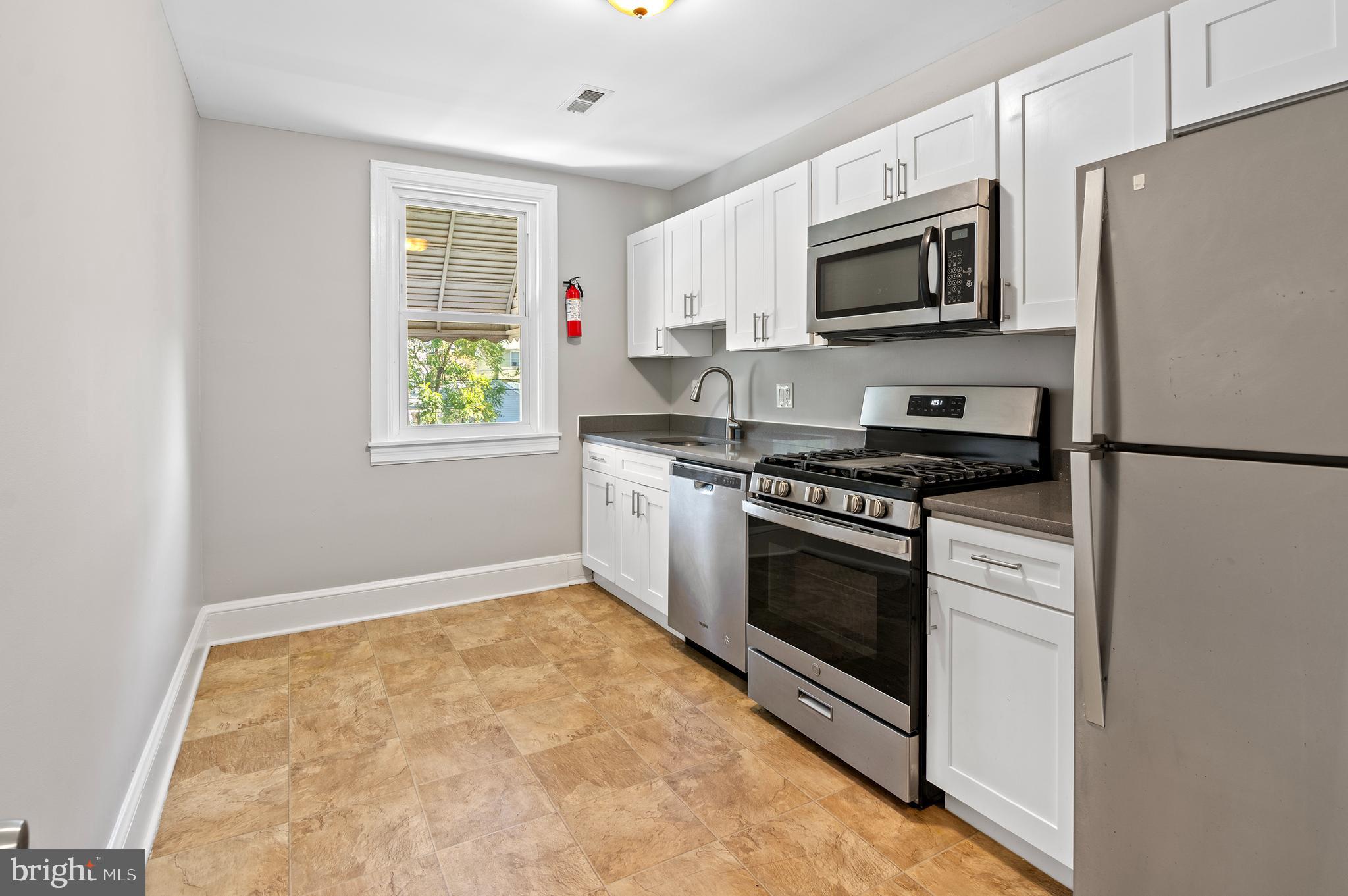 1111 Elm Ridge Avenue Baltimore, MD 21229 - Photo 3 of 28