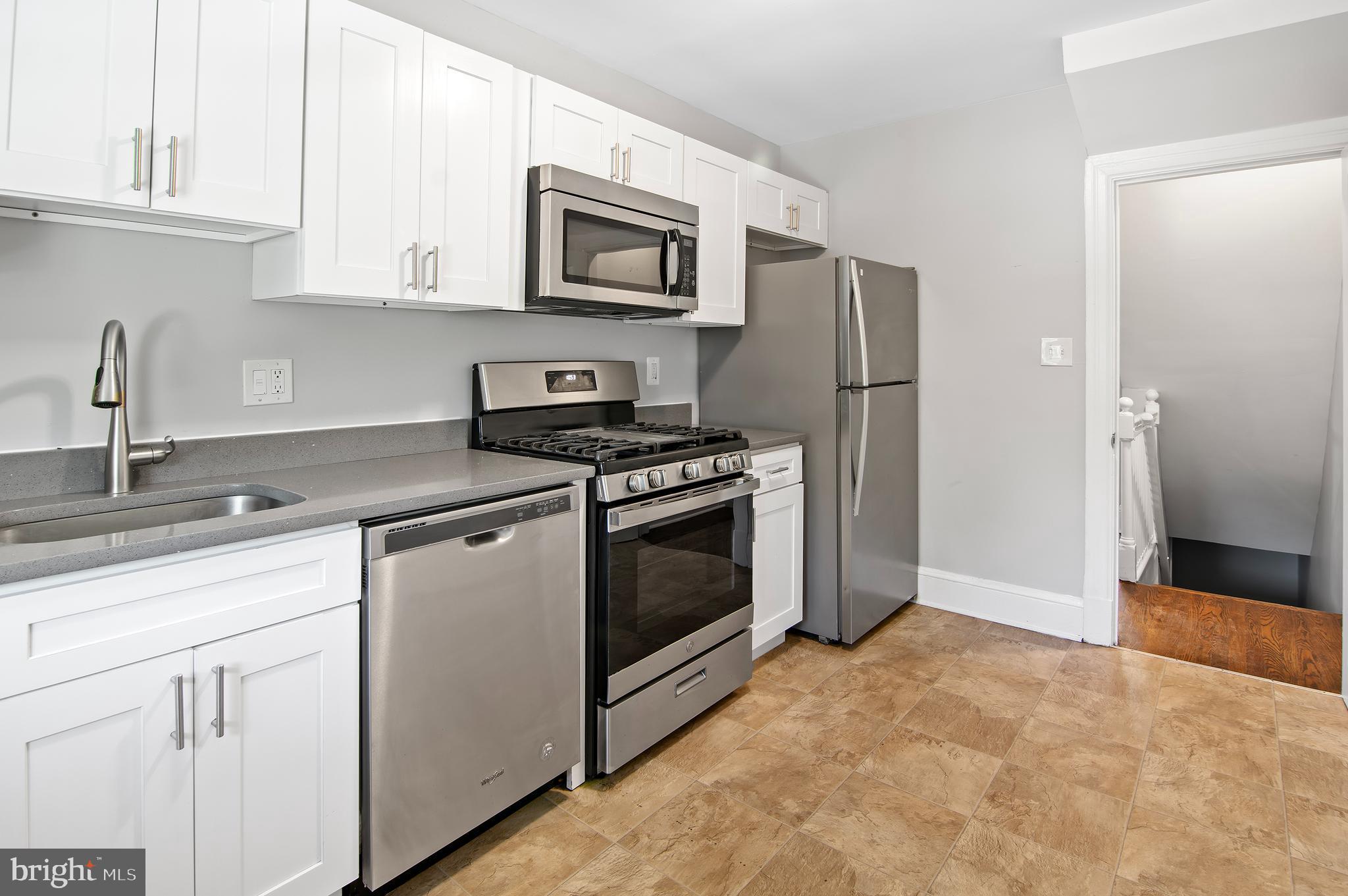 1111 Elm Ridge Avenue Baltimore, MD 21229 - Photo 4 of 28