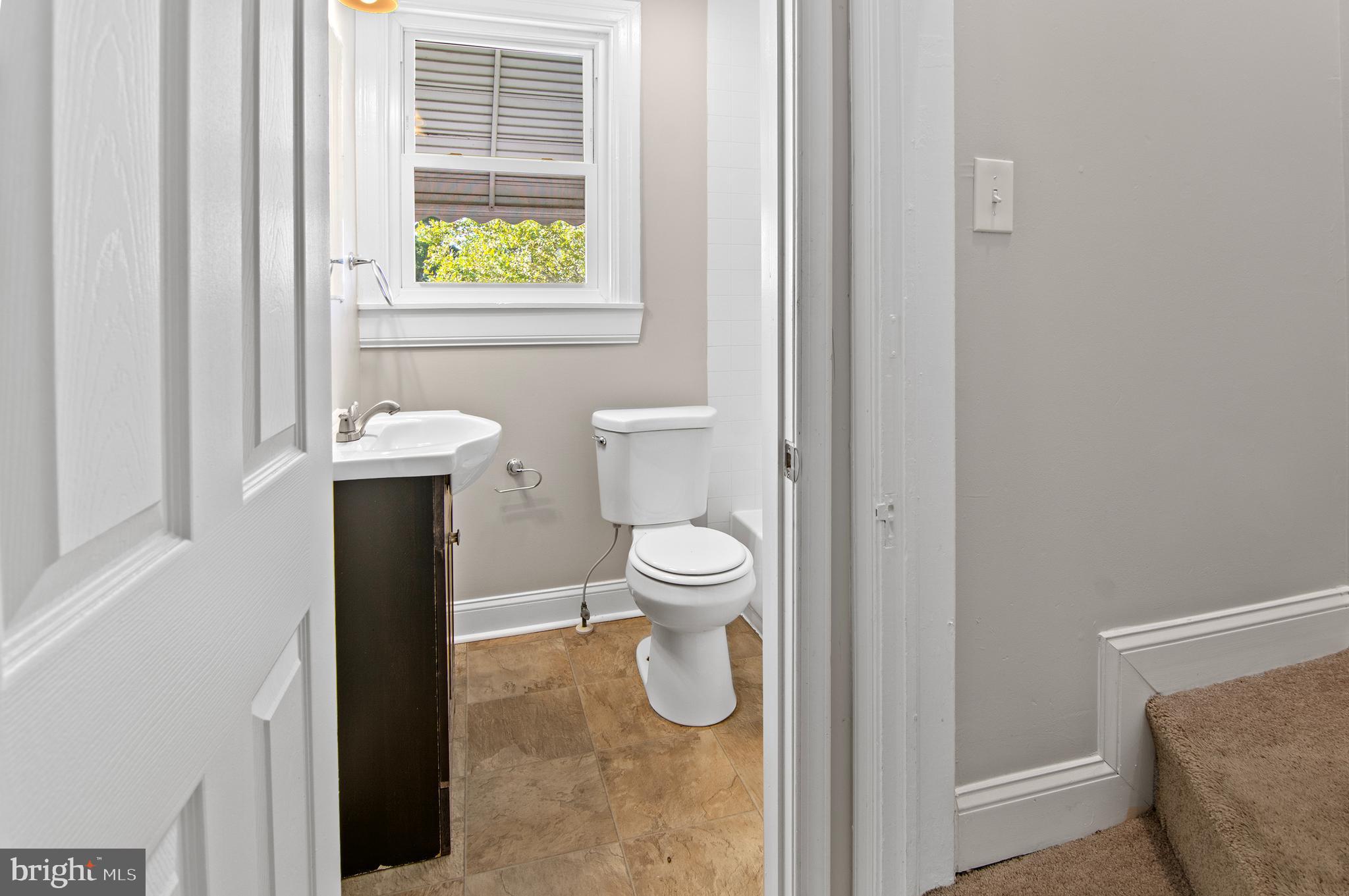 1111 Elm Ridge Avenue Baltimore, MD 21229 - Photo 5 of 28