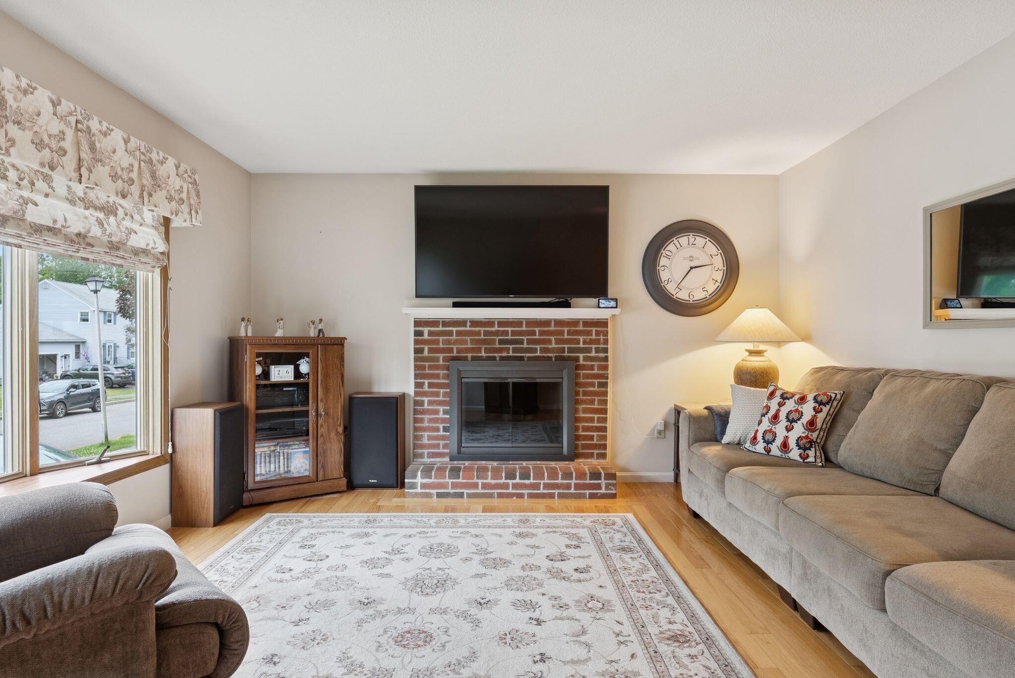 66 Rustic Lane Portland, ME 04103 - Photo 10 of 32 Living Room