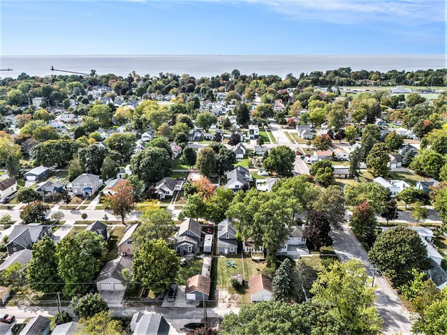 $269,900 | 420 North Robert Street, Ludington, MI 49431