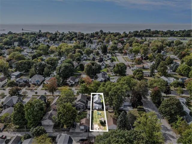 $269,900 | 420 North Robert Street, Ludington, MI 49431