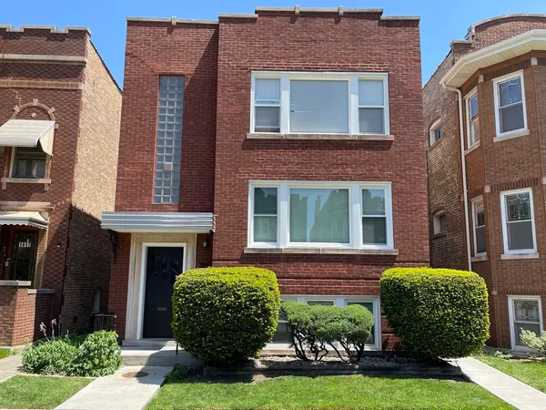 $525,000 | 1819 Kenilworth Avenue, Berwyn, IL 60402