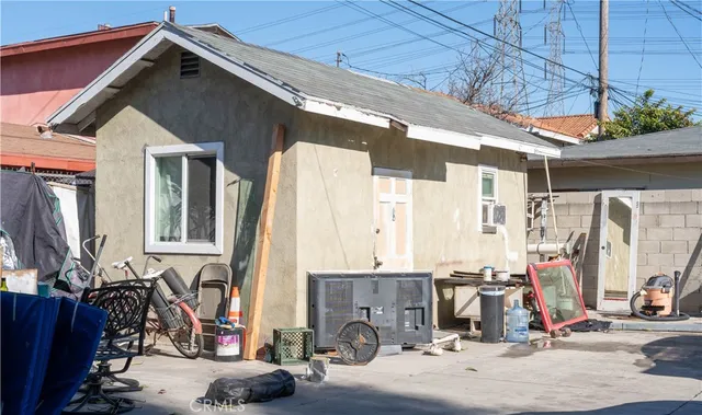 a view of a house with outdoor space