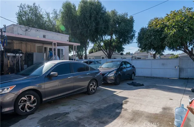 a view of a car in front of house