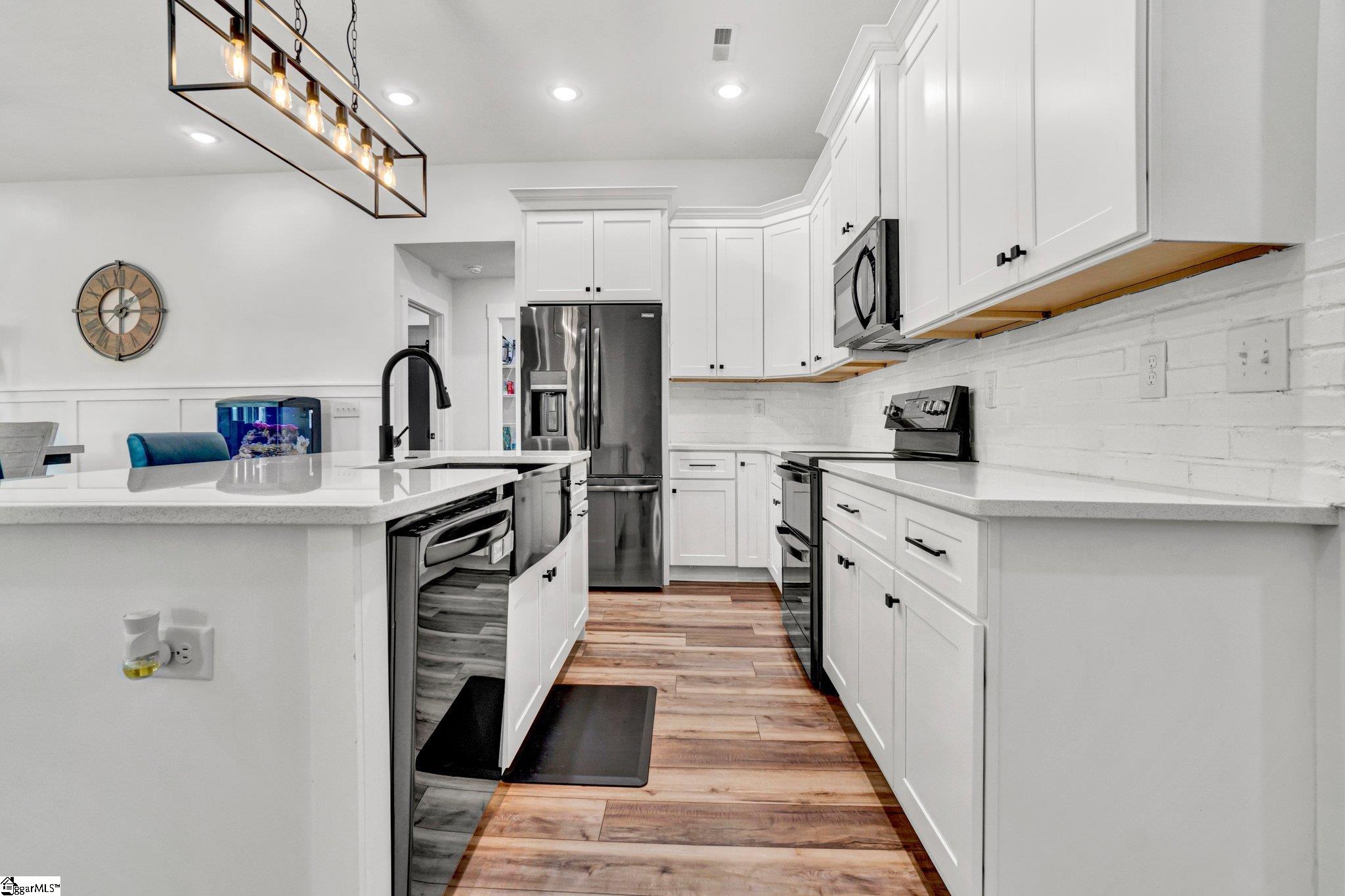 198 Barnett Road Campobello, SC 29322 - Photo 4 of 50