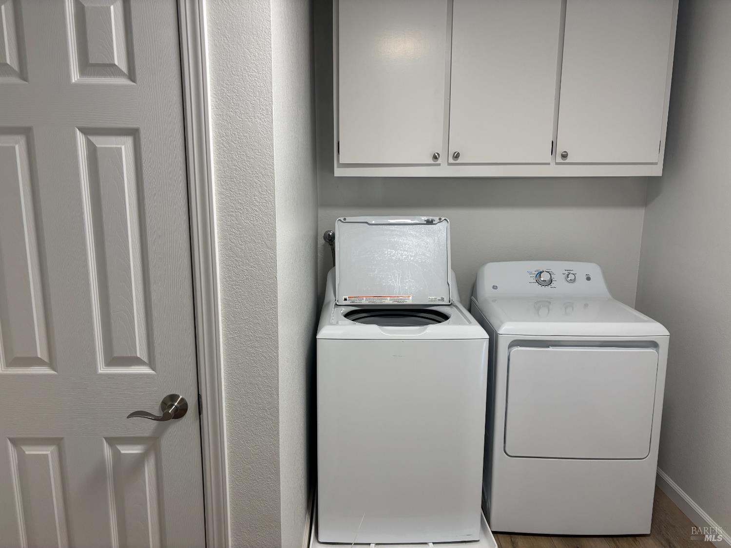 1776 Meda Avenue Santa Rosa, CA 95404 - Photo 26 of 28 a utility room with dryer and washer
