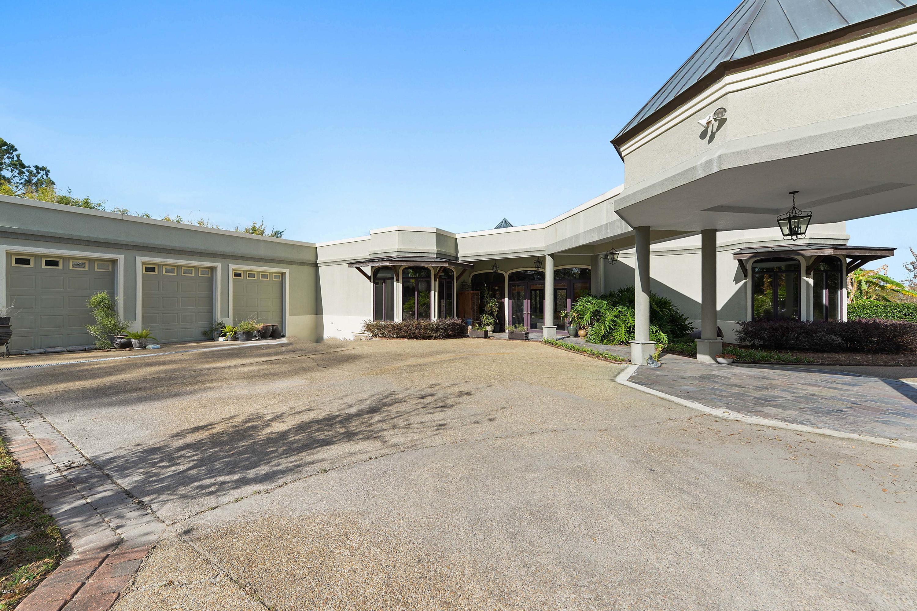11471 Spring Lane Biloxi, MS 39532 - Photo 3 of 46 003
