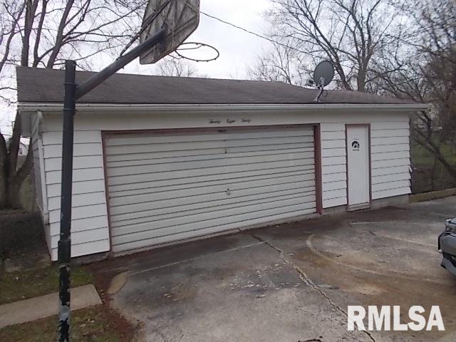 2830 Cleveland Street Clinton, IA 52732 - Photo 3 of 13 Gallery Image 3