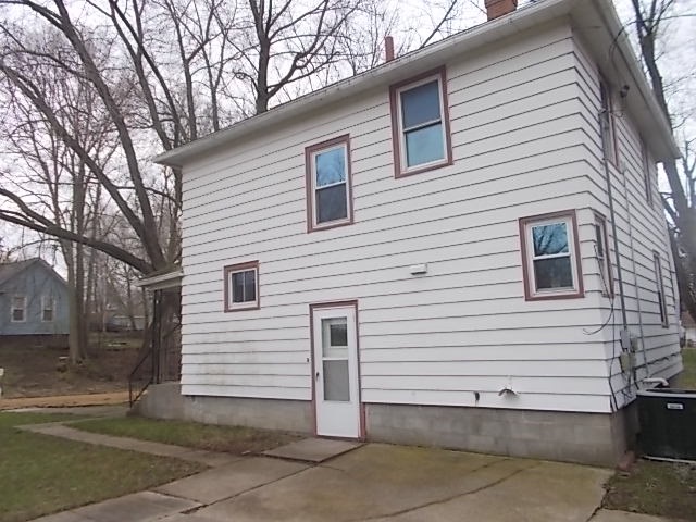 2830 Cleveland Street Clinton, IA 52732 - Photo 4 of 13 Gallery Image 4
