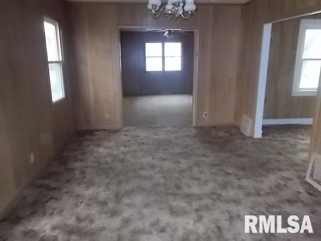 2830 Cleveland Street Clinton, IA 52732 - Photo 5 of 13 Gallery Image 5