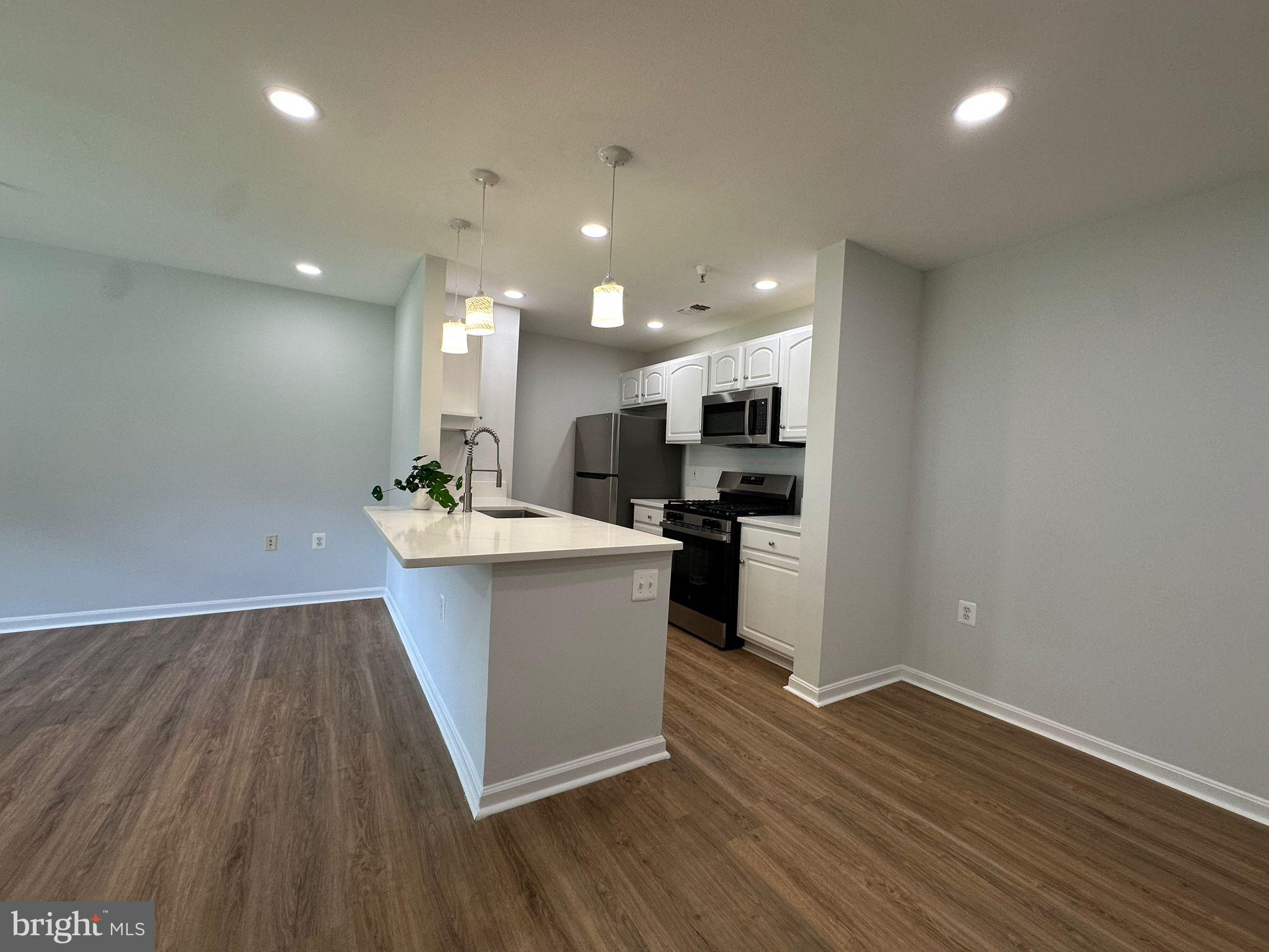 43577 Patching Pond Square Ashburn, VA 20147 - Photo 16 of 33
