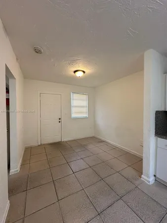 $1,300 | Omni, Miami, FL 33136