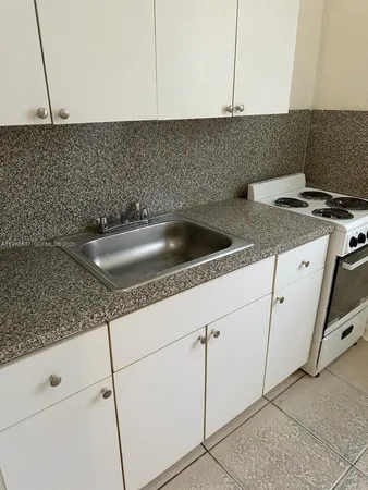 $1,300 | Omni, Miami, FL 33136