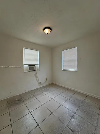 $1,300 | Omni, Miami, FL 33136