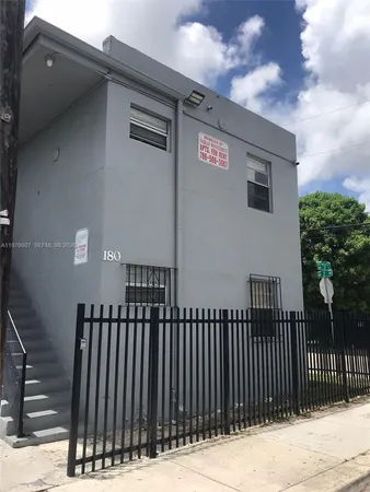 $1,300 | Omni, Miami, FL 33136