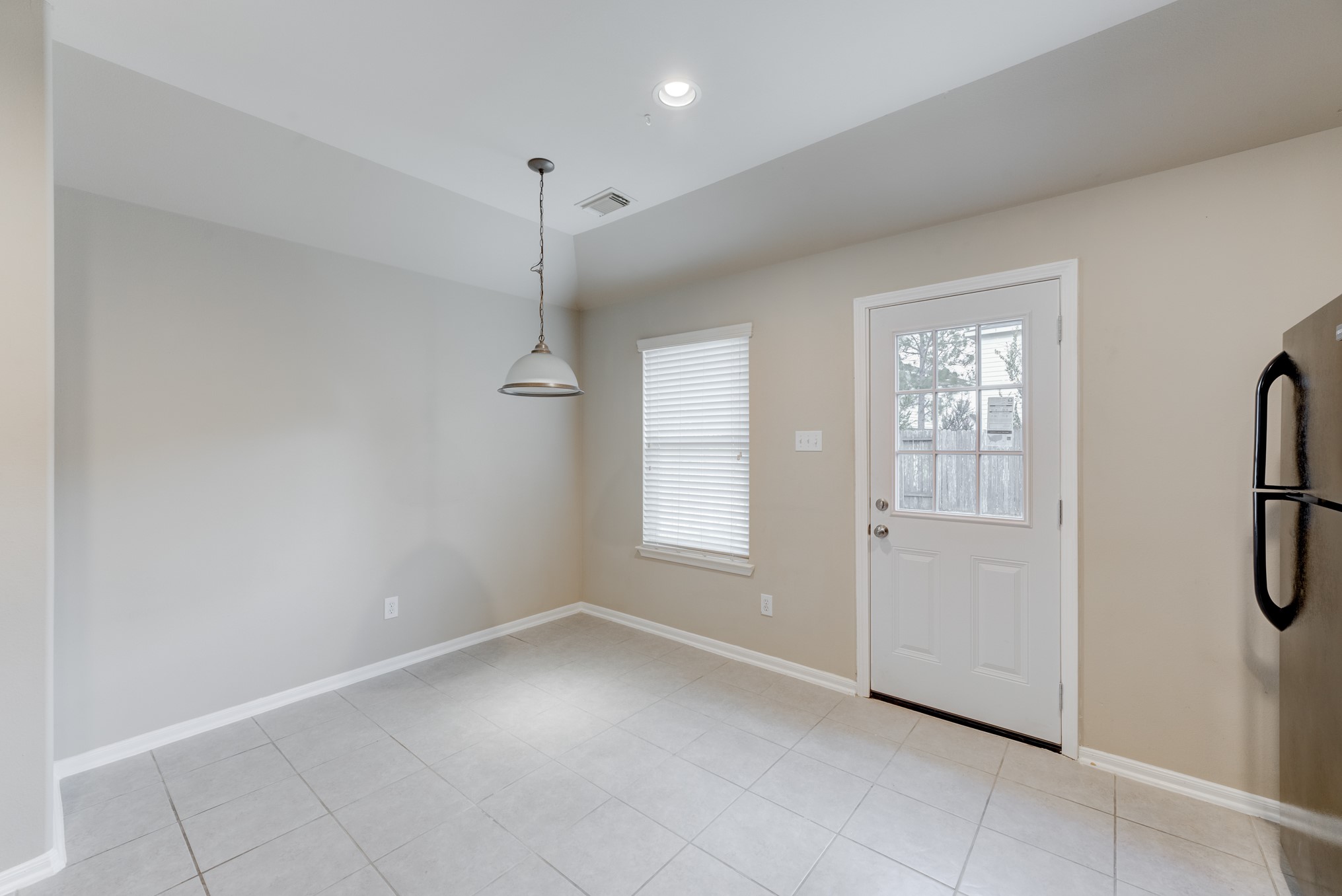6839 Tammany Manor Lane Spring, TX 77379 - Photo 11 of 25 Cheery dining area in the kitchen