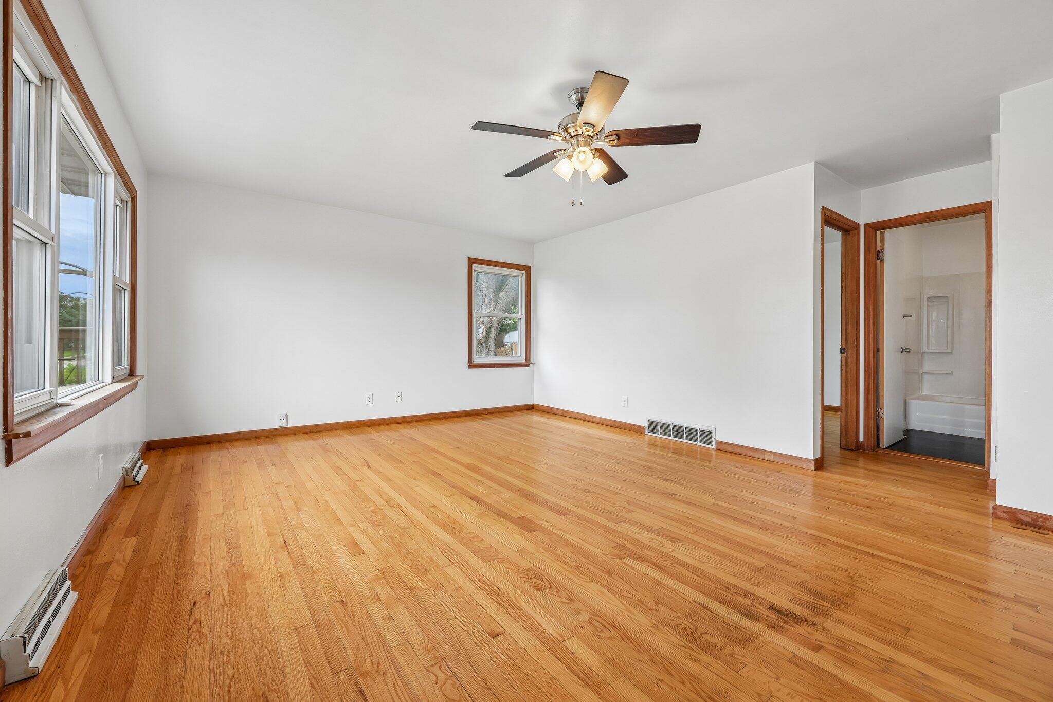 12-web-or-mls-Illinois St-S1909-012
