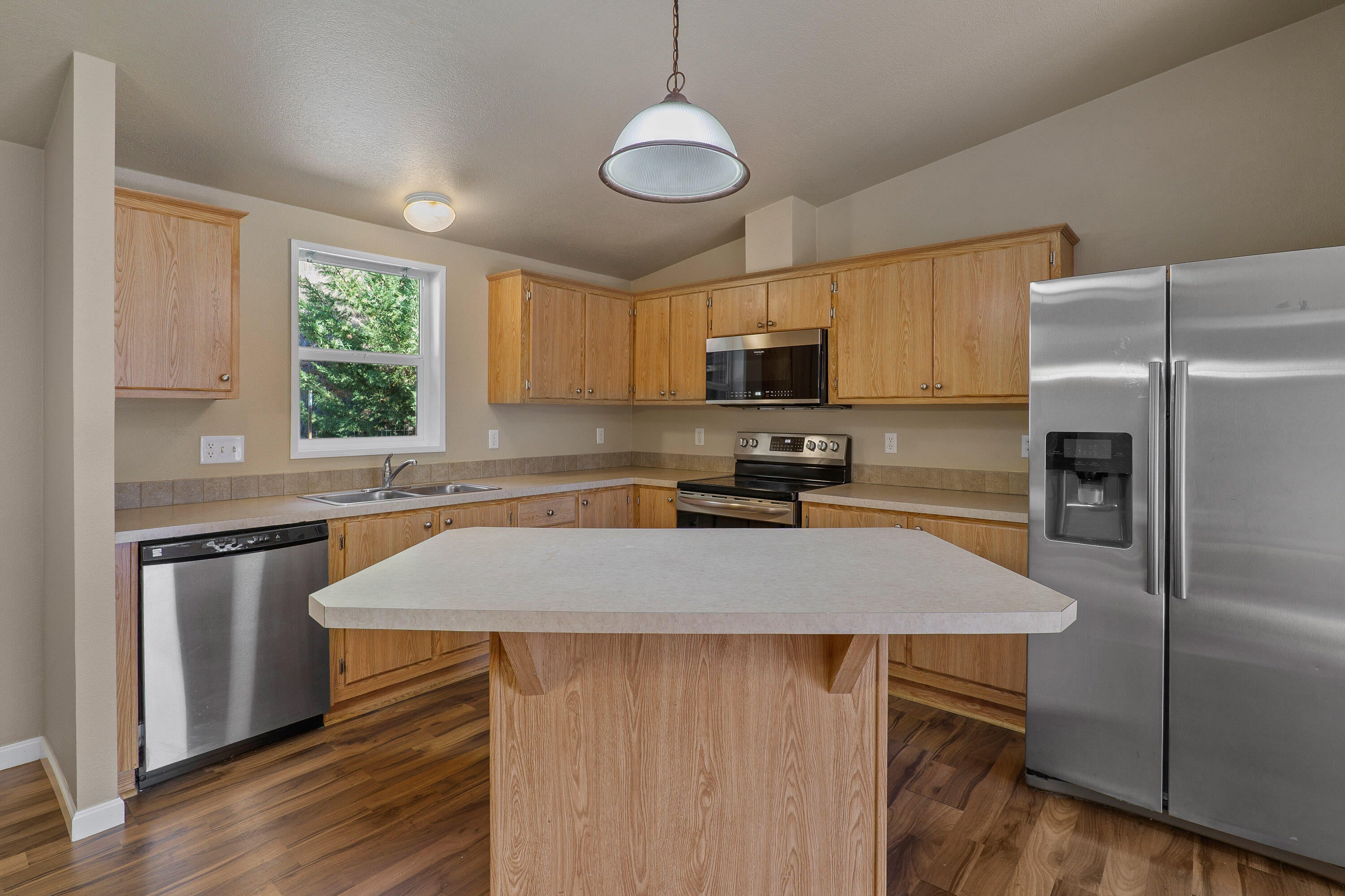 7820 North Applegate Road Grants Pass, OR 97527 - Photo 11 of 35 7820NApplegateRd-011