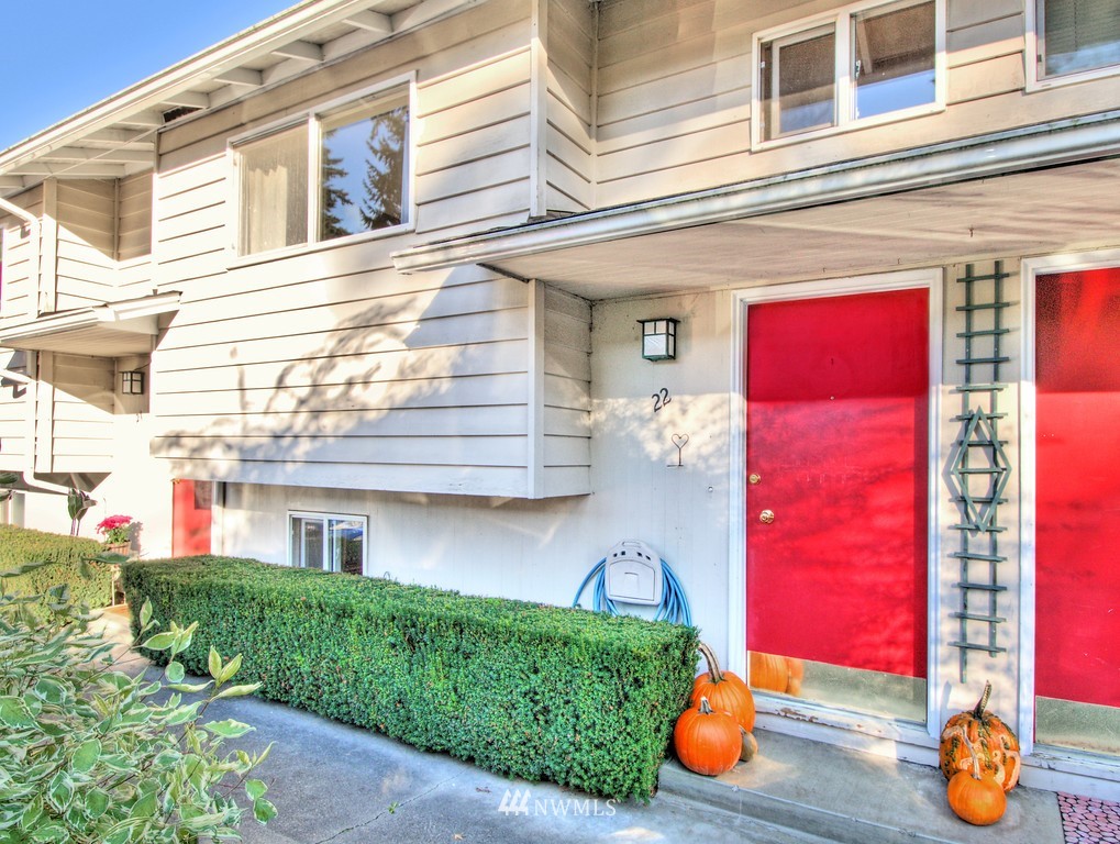 7631 218th Street Southwest, Unit 22 Edmonds, WA 98026 - Photo 1 of 15