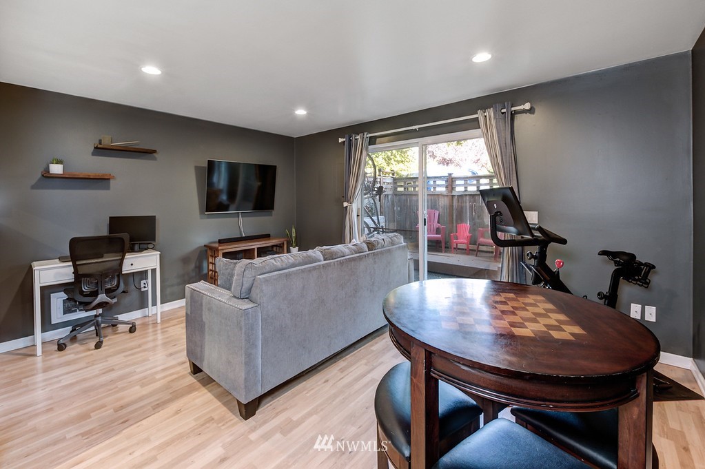 7631 218th Street Southwest, Unit 22 Edmonds, WA 98026 - Photo 3 of 15