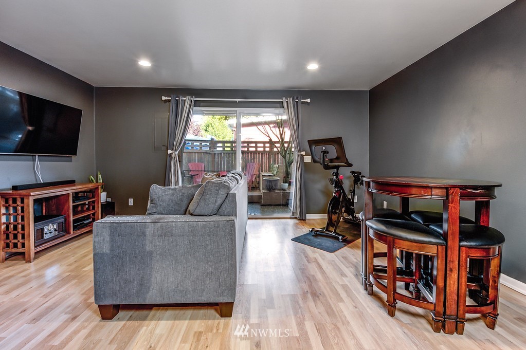 7631 218th Street Southwest, Unit 22 Edmonds, WA 98026 - Photo 4 of 15