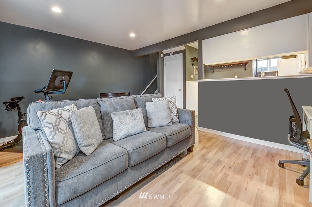 7631 218th Street Southwest, Unit 22 Edmonds, WA 98026 - Photo 5 of 15