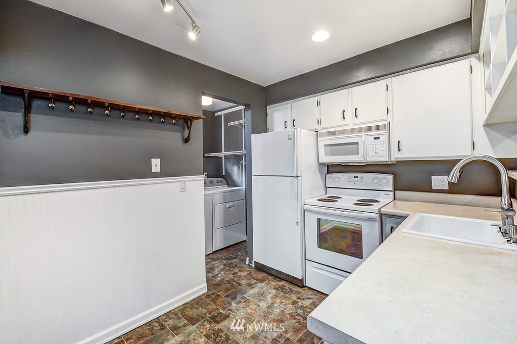 7631 218th Street Southwest, Unit 22 Edmonds, WA 98026 - Photo 6 of 15