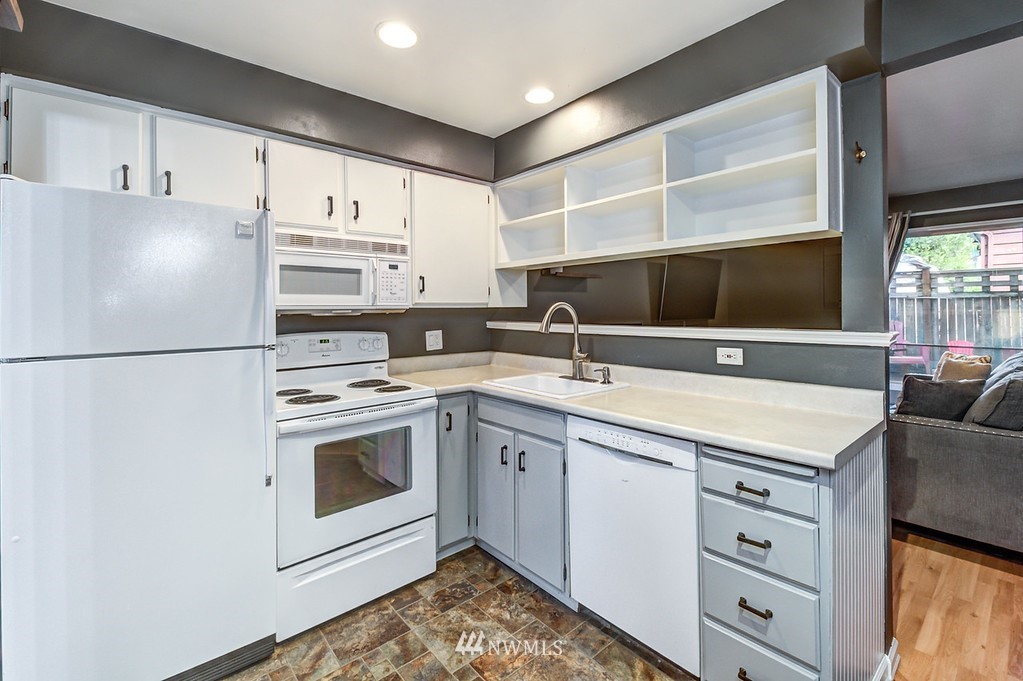 7631 218th Street Southwest, Unit 22 Edmonds, WA 98026 - Photo 7 of 15