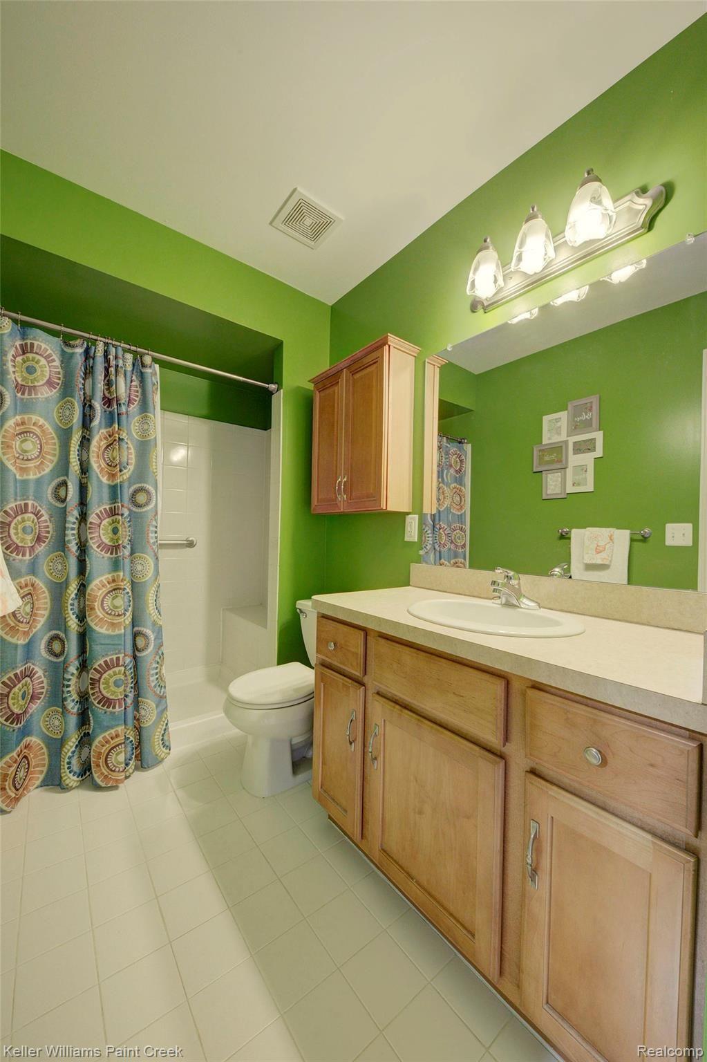 2263 East Maple Road Troy, MI 48083 - Photo 30 of 54 Maser Bathroom
