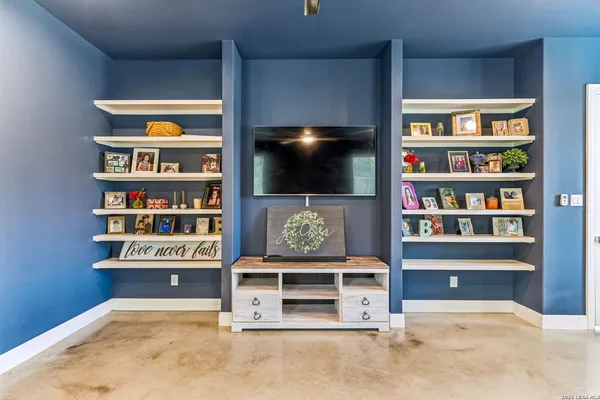 $985,000 | 521 Rittimann Road, Spring Branch, TX 78070