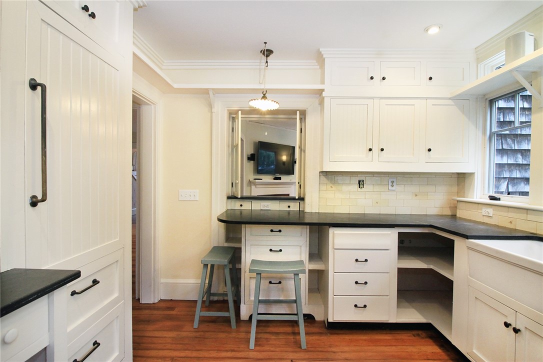 75 Willett Road Saunderstown, RI 02874 - Photo 21 of 47